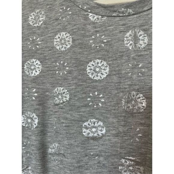 Grey and Silver Tee with Front Knot Twist NEW - Picture 2 of 6